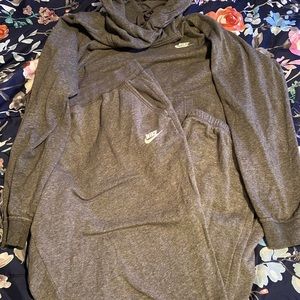 gray nike jogging suit